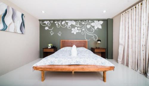 Deluxe Queen Suite