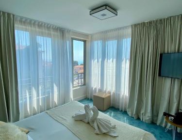 One-Bedroom King Suite with Sofa Bed and Terrace - Non-Smoking