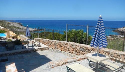 Two-Bedroom Apartment with Terrace and Sea View (3 Adults)