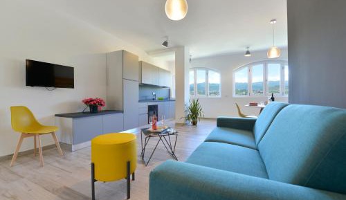 Apartment with Garden View