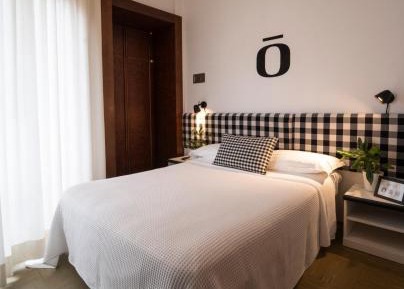 Queen Standard Room