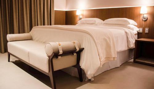 Deluxe Queen Suite