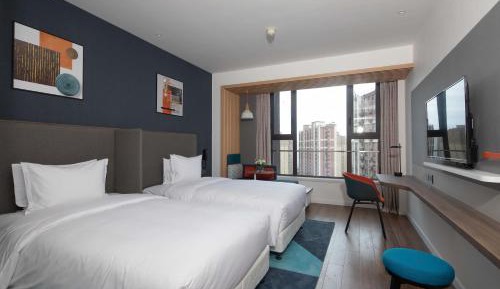 Standard Twin Room with City View