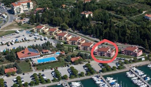 Two-Bedroom Deluxe Apartment with Garden View