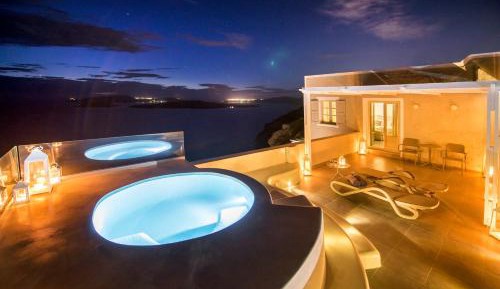 Honeymoon Suite with Outdoor Jacuzzi