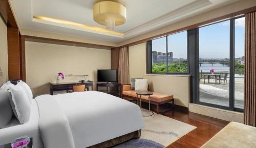 One-Bedroom Suite with River View