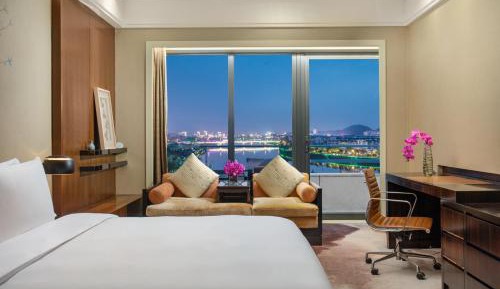 Premium King Room with River View