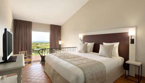Deluxe Room with Sea and Golf Course View