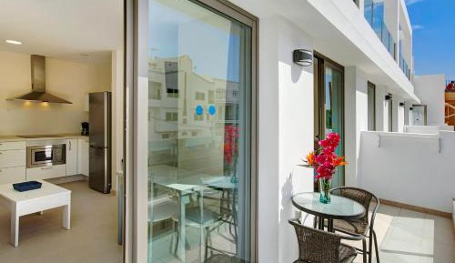 Superior One-Bedroom Apartment with Balcony