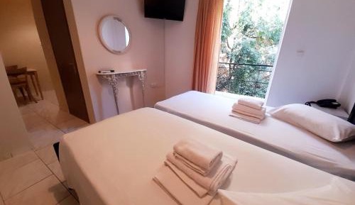 Studio with Courtyard view (2Adults) 