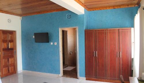 Deluxe Double Room (2 Adults + 1 Child)