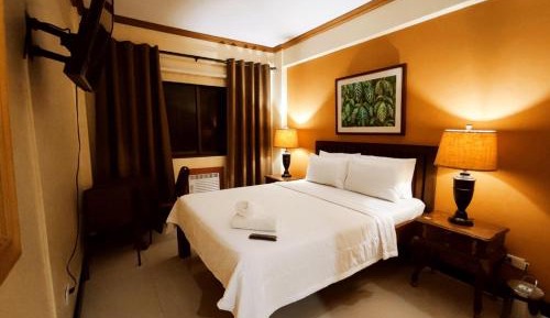 Deluxe Queen Room