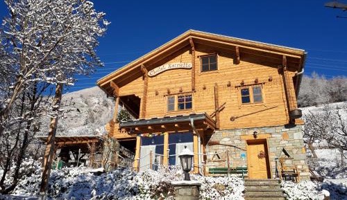 Apartment with Mountain View