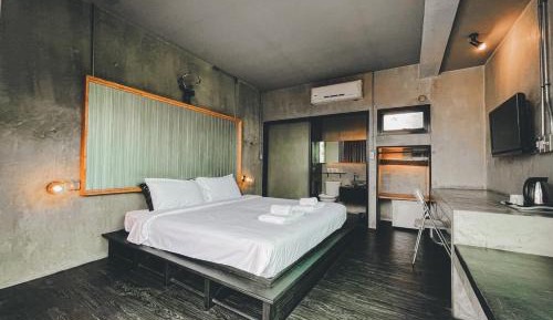 Deluxe King Room