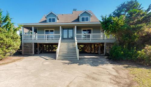 Five Bedroom Holiday Home
