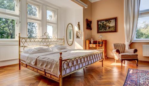 Deluxe King Suite
