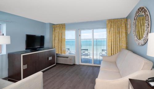 Deluxe Suite King and Full with Garden Tub Oceanfront