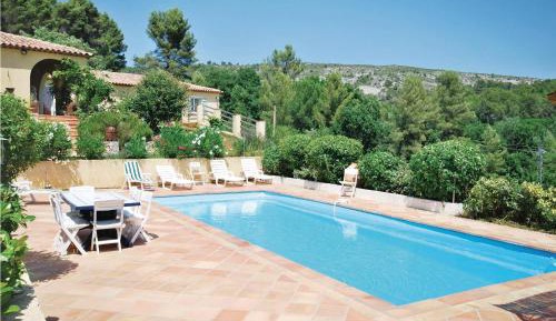 Five-Bedroom Holiday Home
