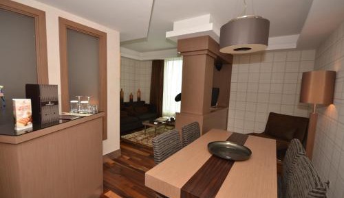 Residential Suite with Hot Tub and Steam Room - Free Access to Spa