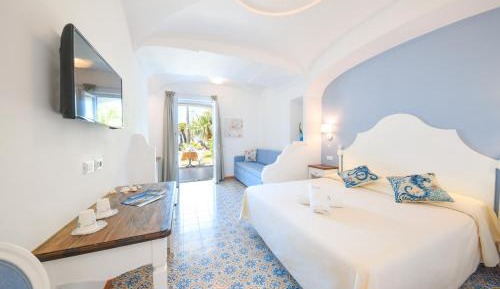 Deluxe Double or Twin Room with Garden View