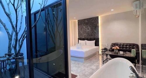 Deluxe Double Room with Bath