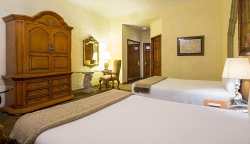 Master Suite Two Beds