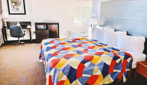 King Suite with Spa Bath Non-Smoking
