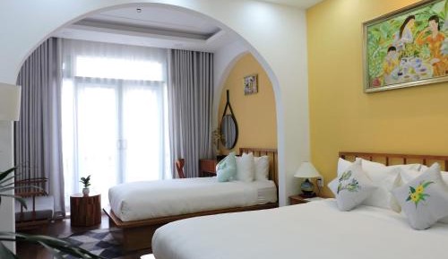 Triple Room with Balcony + Free Laundry