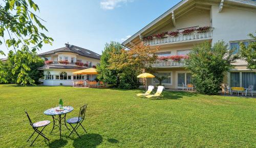 One-Bedroom Apartment with Terrace or Balcony