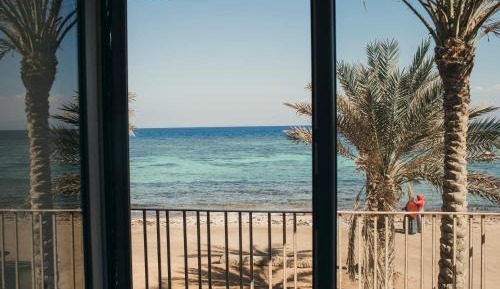 Apartment with Front Sea View