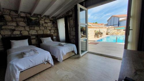 Twin Room with Pool View