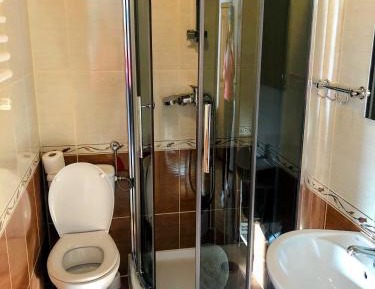 Quadruple Room with Private Bathroom