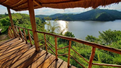 Standard Twin Room with Mountain View