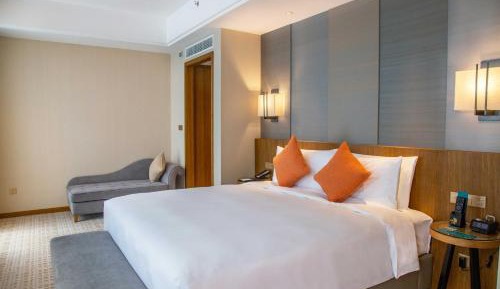 One-Bedroom King Suite with Atrium View