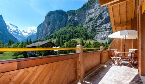 Apartment with Mountain View