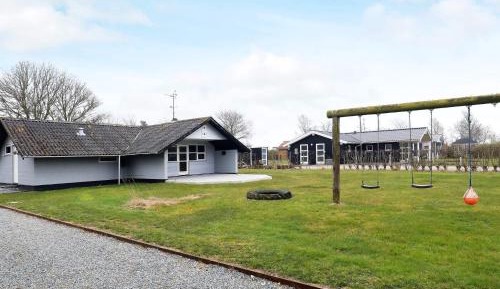 Three-Bedroom Holiday Home 