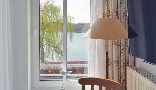 Apartment with Lake View