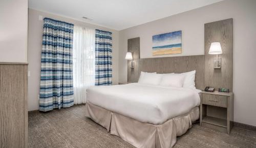 King Suite with Bath Tub - Disability Access
