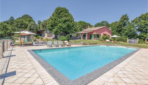 Three-Bedroom Holiday Home 