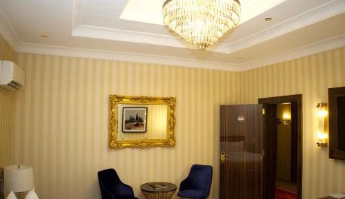 Deluxe Double Room (2 Adults + 1 Child)