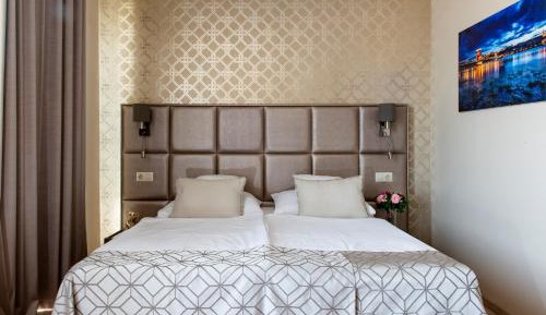 Deluxe Double Room with Shower