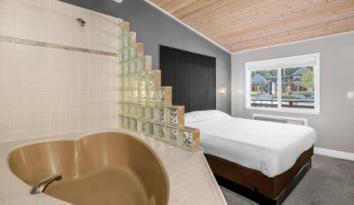 King Room with Spa Bath