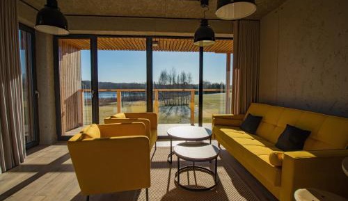 Apartment with Lake View