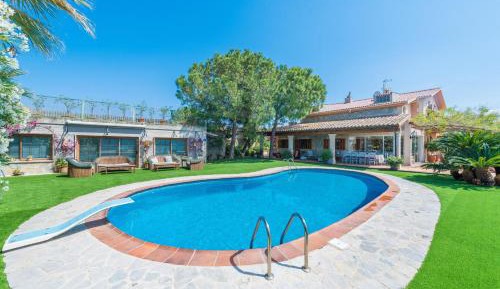 Eight-Bedroom Villa