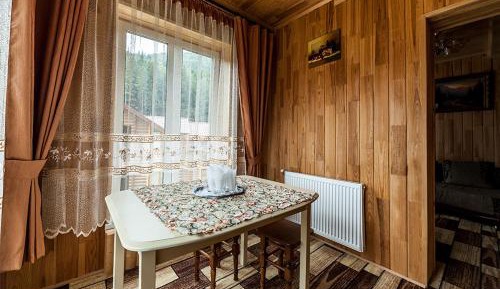 Apartment with Mountain View