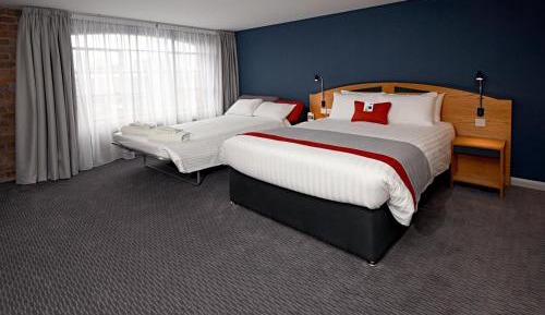 Standard Double Room with Sofa Bed and Free Hot Breakfast