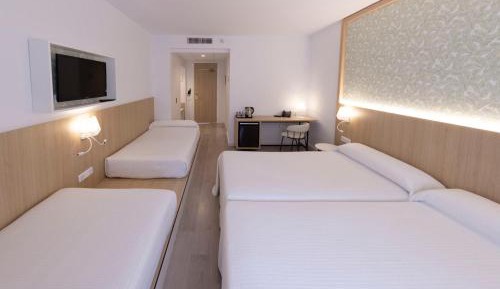 Family Room (2 Adults + 2 Children)