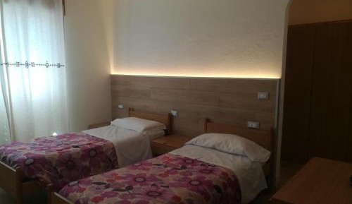 Twin Room with Shower