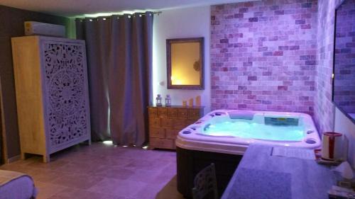 Suite with Hot Tub