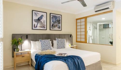One-Bedroom Apartment with Pool View